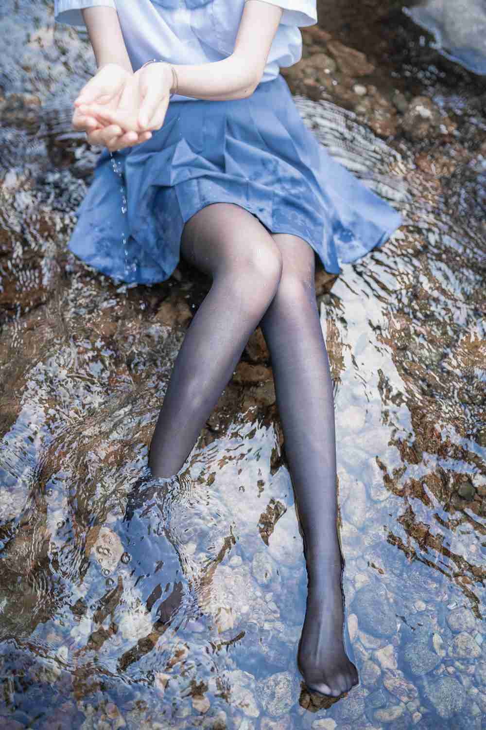 图片[7]-网红Coser@木绵绵OwO 水色溪边制服 在线浏览 – 速更版-美库