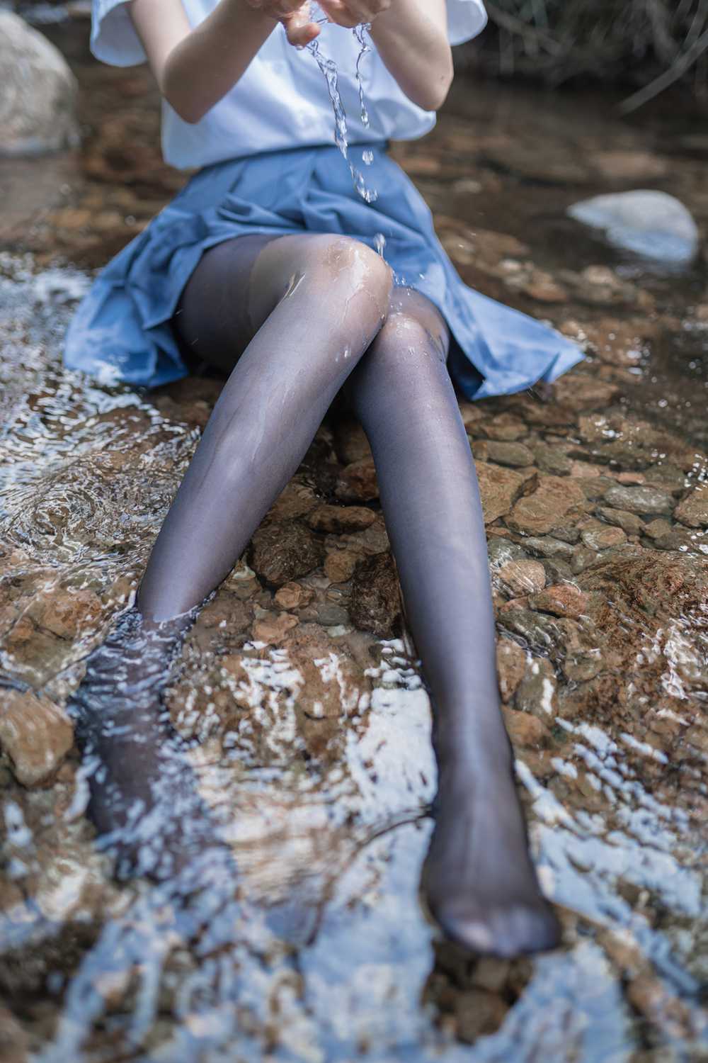 图片[8]-网红Coser@木绵绵OwO 水色溪边制服 在线浏览 – 速更版-美库