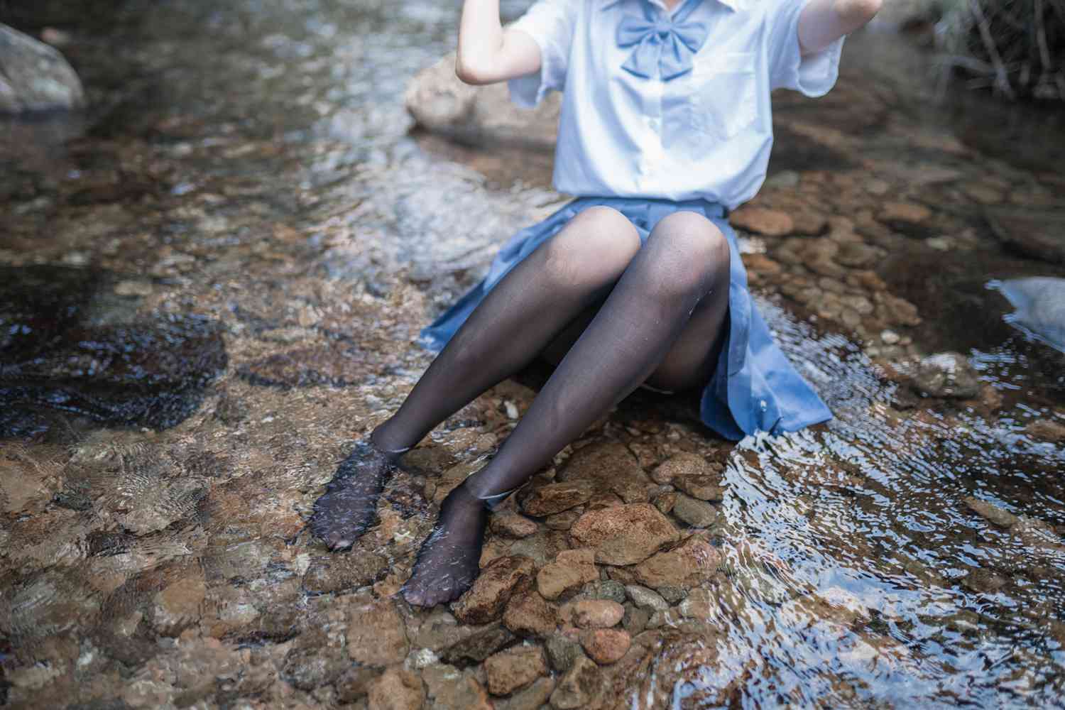 图片[10]-网红Coser@木绵绵OwO 水色溪边制服 在线浏览 – 速更版-美库