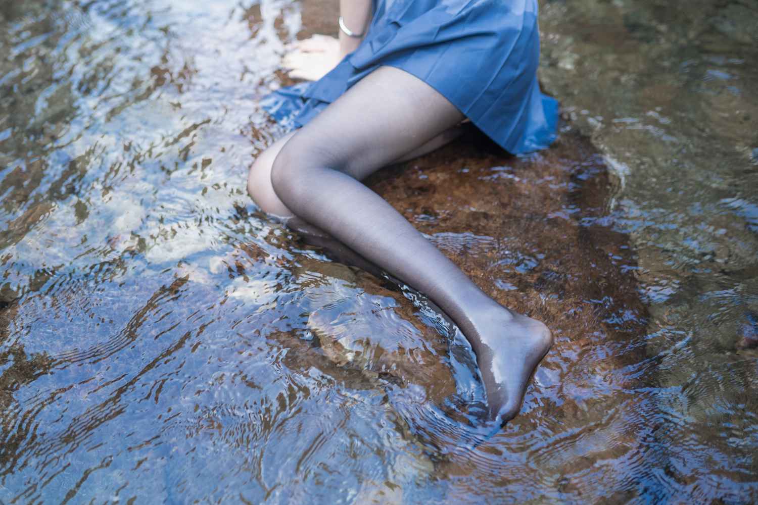 图片[15]-网红Coser@木绵绵OwO 水色溪边制服 在线浏览 – 速更版-美库