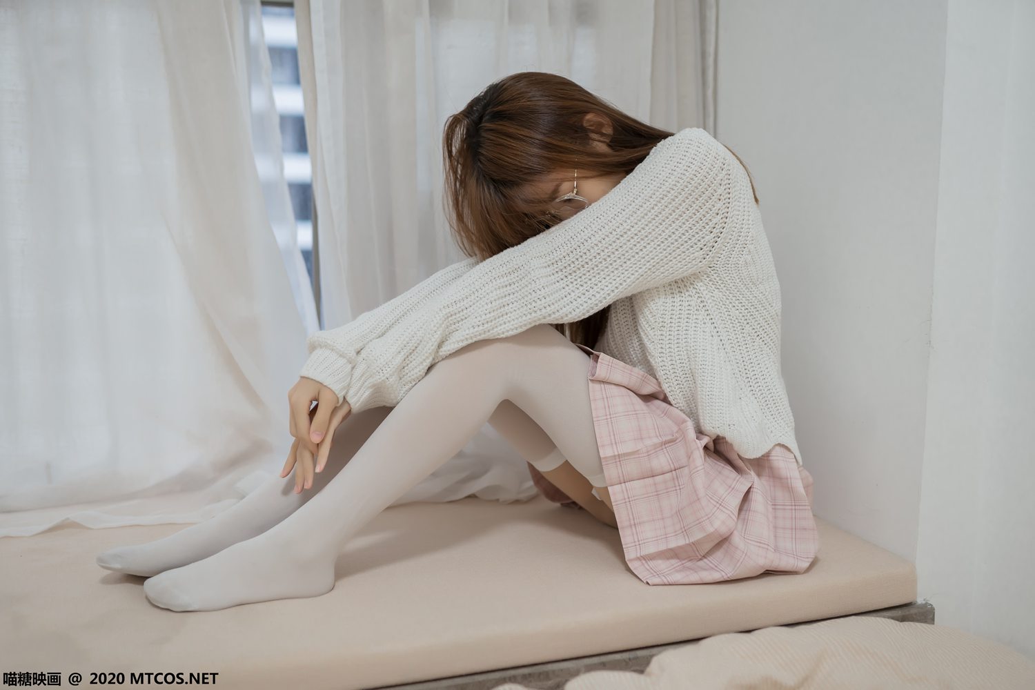 图片[24]-[喵糖映画] VOL.077 粉格裙的眼镜娘 在线浏览 – 速更版-美库