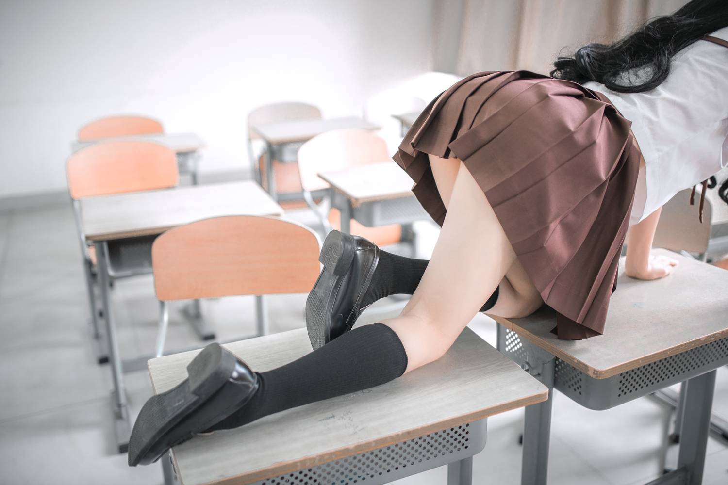 图片[13]-网红Coser@疯猫ss 棕裙 在线浏览 – 速更版-美库