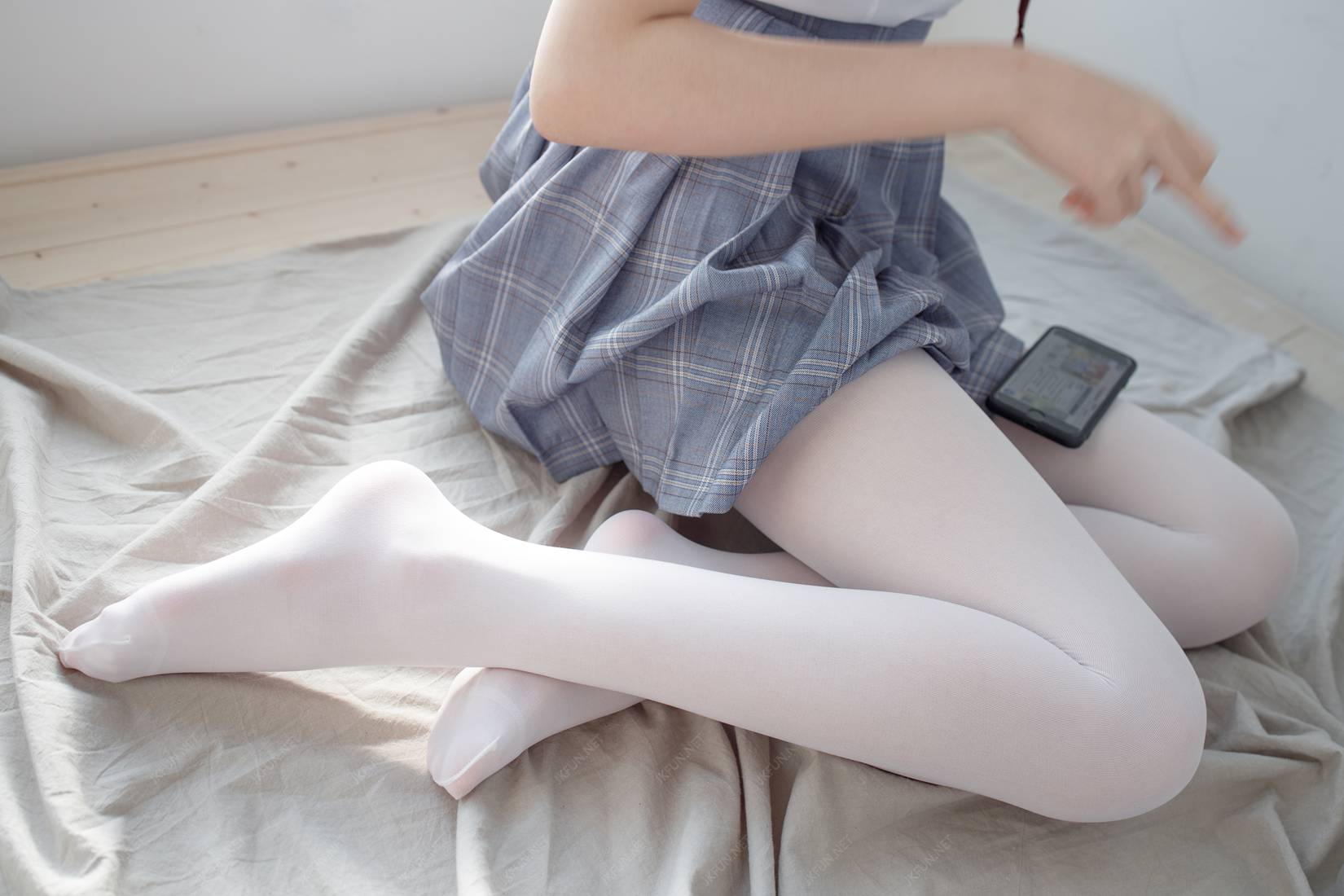 图片[37]-[森萝财团写真] JKFUN-002 Aika 可爱学妹丝足 在线浏览 – 速更版-美库