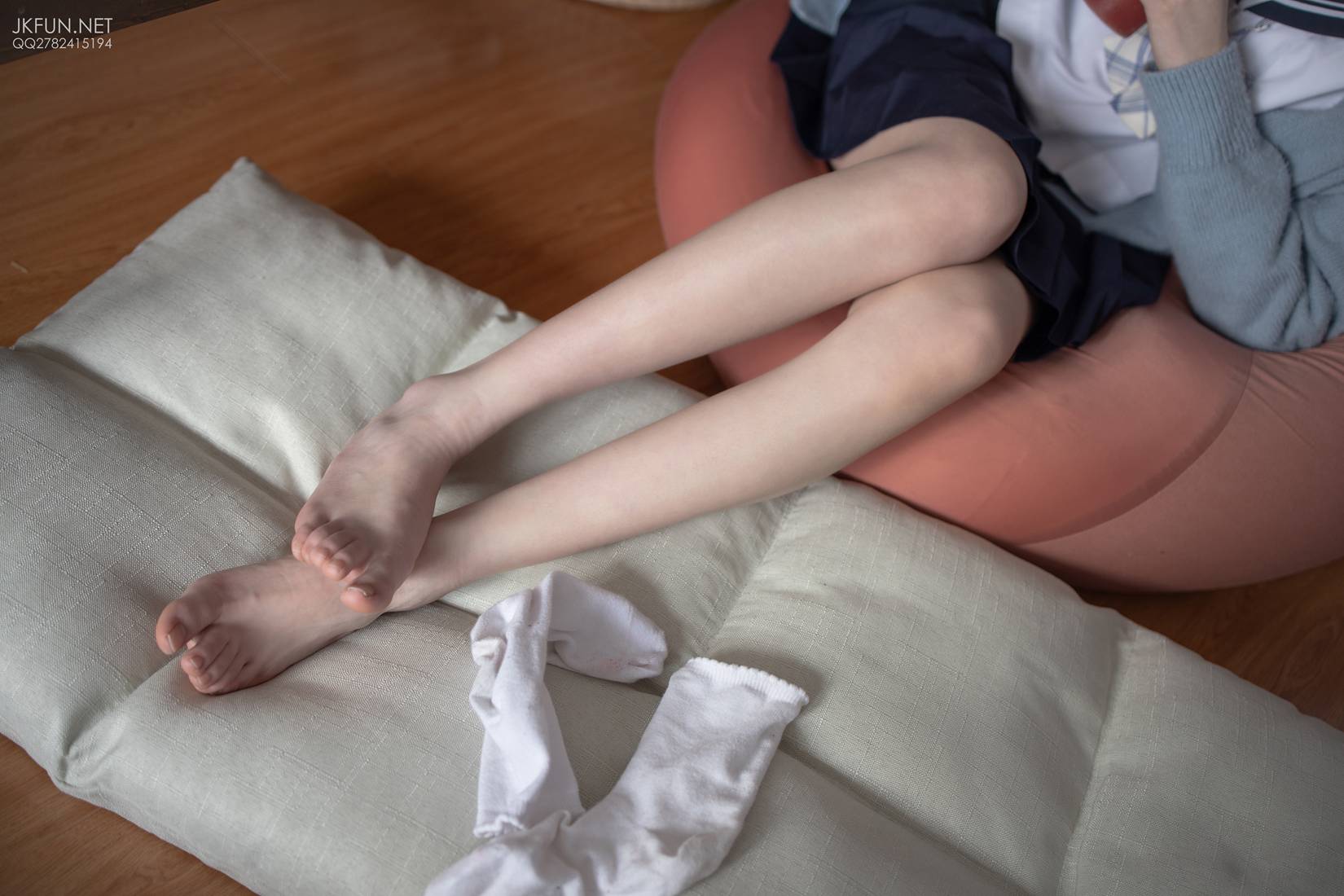 图片[172]-[森萝财团写真] JKFUN-002 Aika 可爱学妹丝足 在线浏览 – 速更版-美库