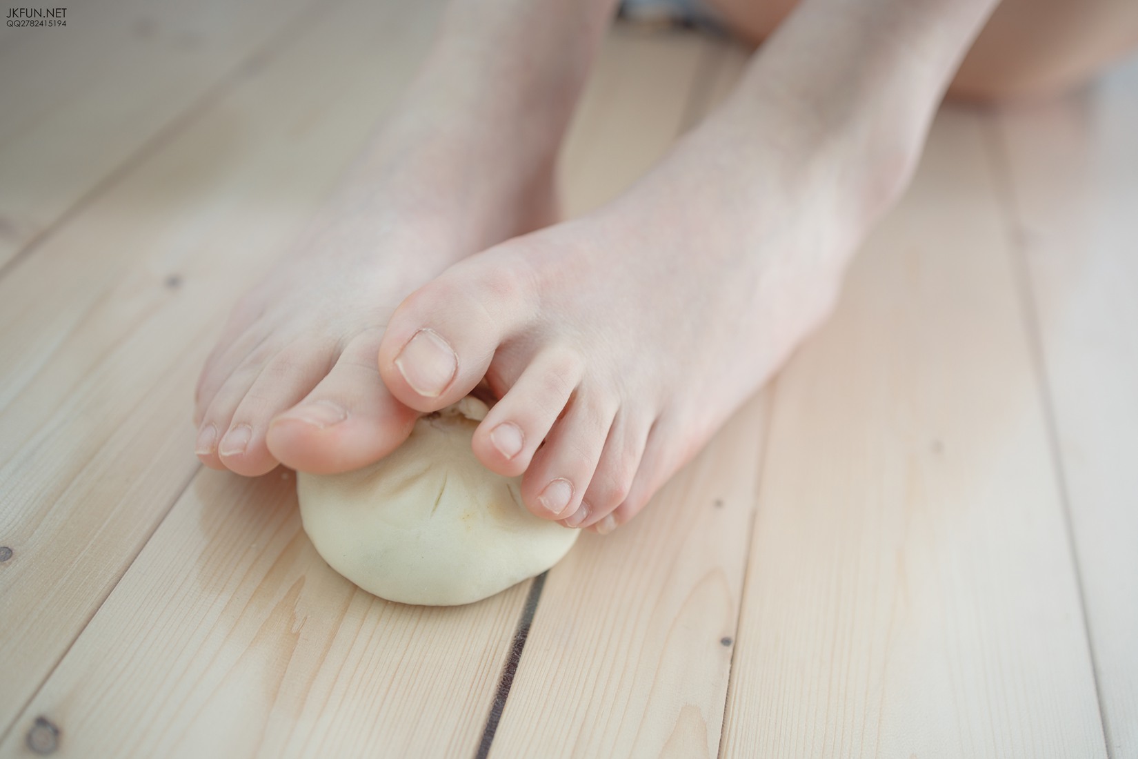 图片[19]-[森萝财团写真] JKFUN-008 Aika 60D白丝踩酱肉包 在线浏览 – 速更版-美库