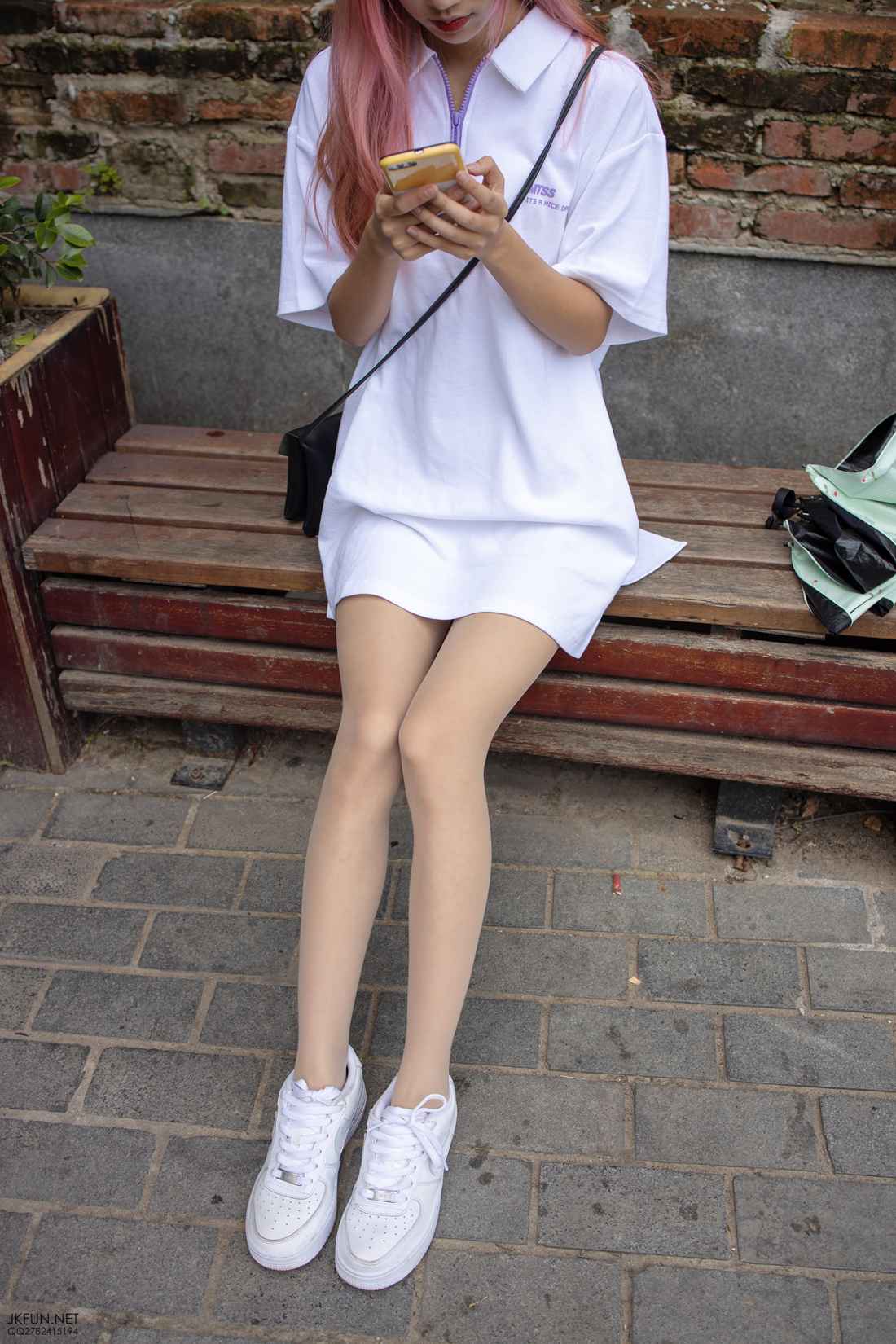 图片[4]-[森萝财团写真] JKFUN-012 10D肉丝运动鞋桌下 在线浏览 – 速更版-美库