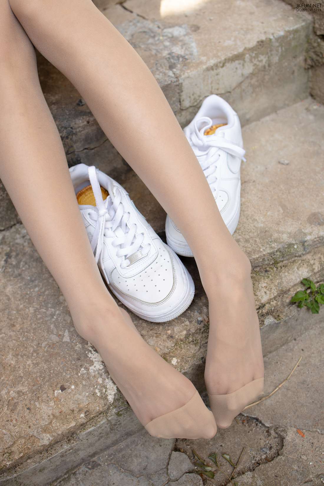 图片[15]-[森萝财团写真] JKFUN-012 10D肉丝运动鞋桌下 在线浏览 – 速更版-美库