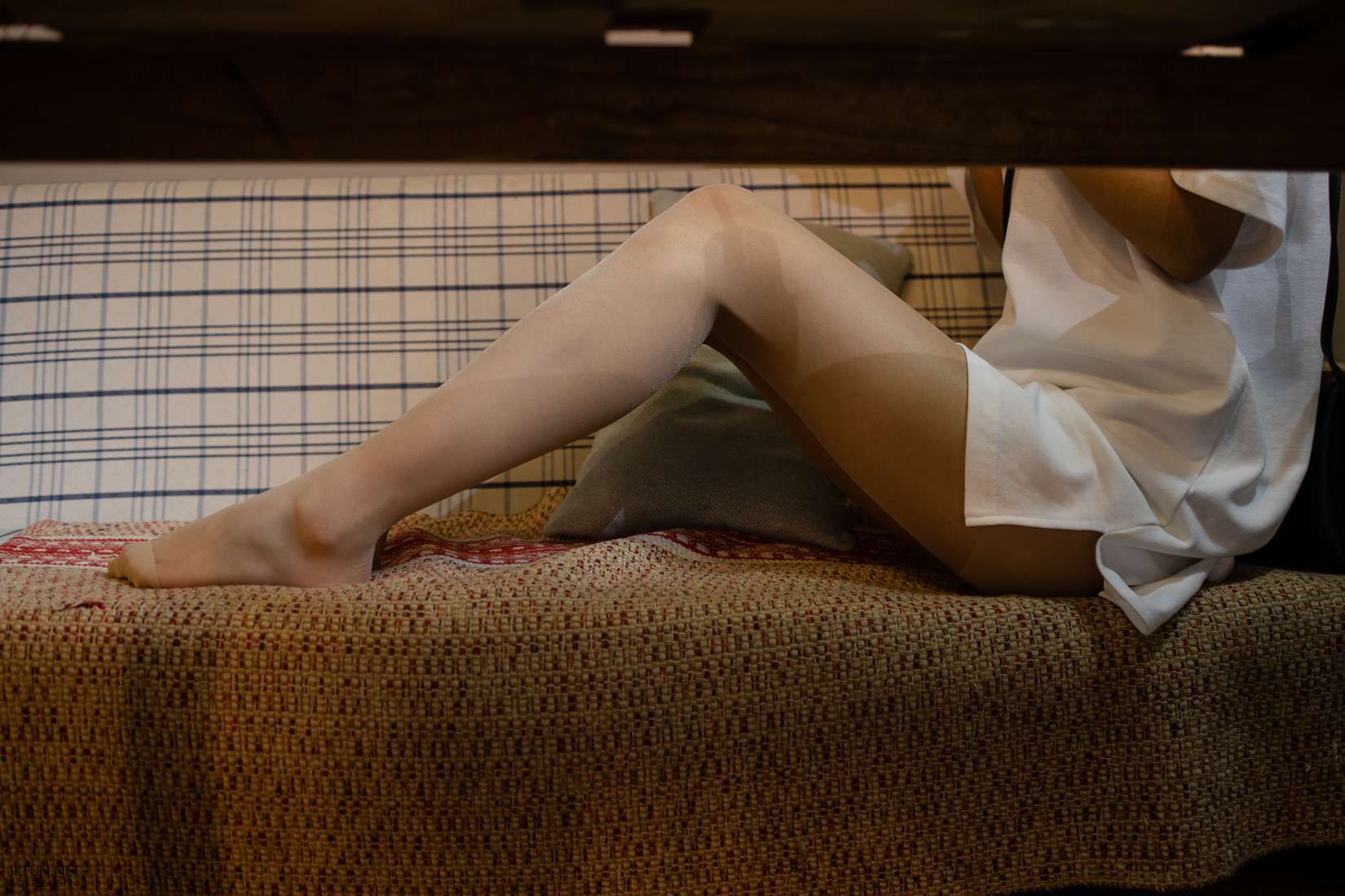 [森萝财团写真] JKFUN-012 10D肉丝运动鞋桌下 在线浏览 – 雅色汇