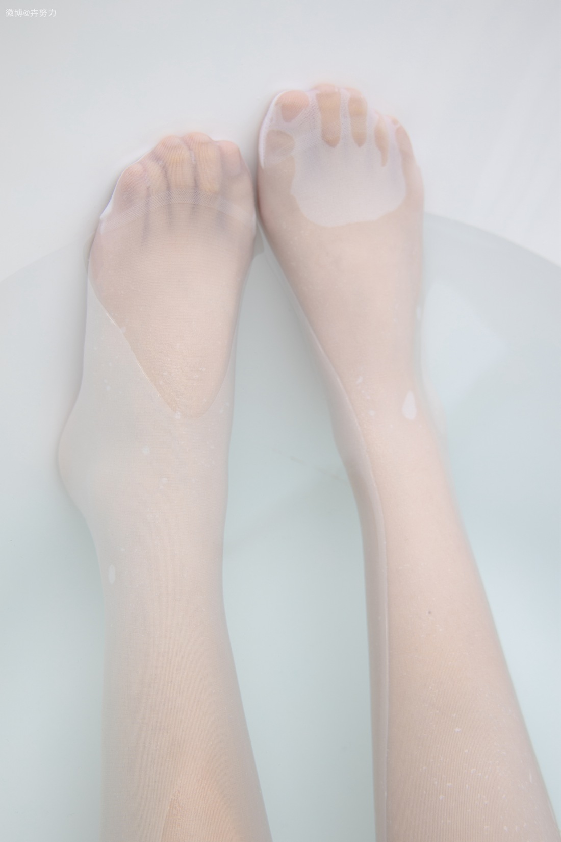 图片[24]-[森萝财团写真] JKFUN-038《湿气很重的白色房间》80D白色过膝袜 卉子 在线浏览 – 速更版-美库