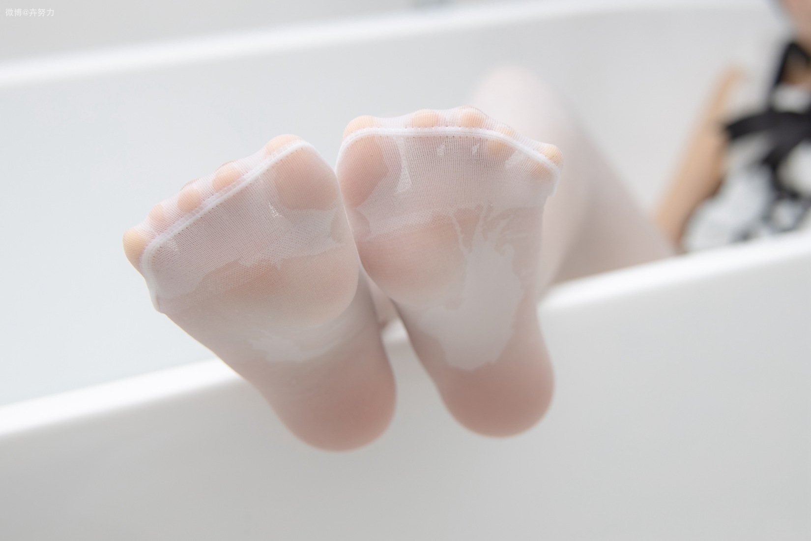 图片[19]-[森萝财团写真] JKFUN-038《湿气很重的白色房间》80D白色过膝袜 卉子 在线浏览 – 速更版-美库