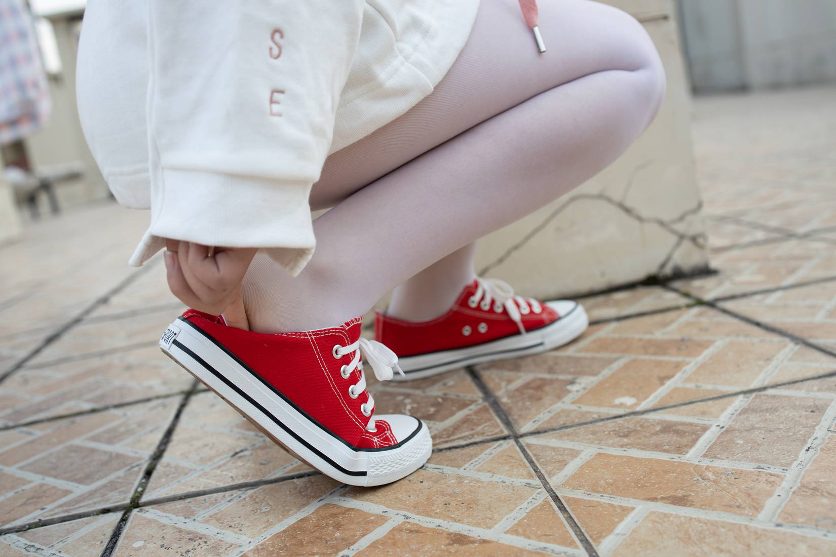 [森萝财团写真] JKFUN-040《红色帆布鞋定制》13D白丝 小夜 在线浏览 - 雅色汇