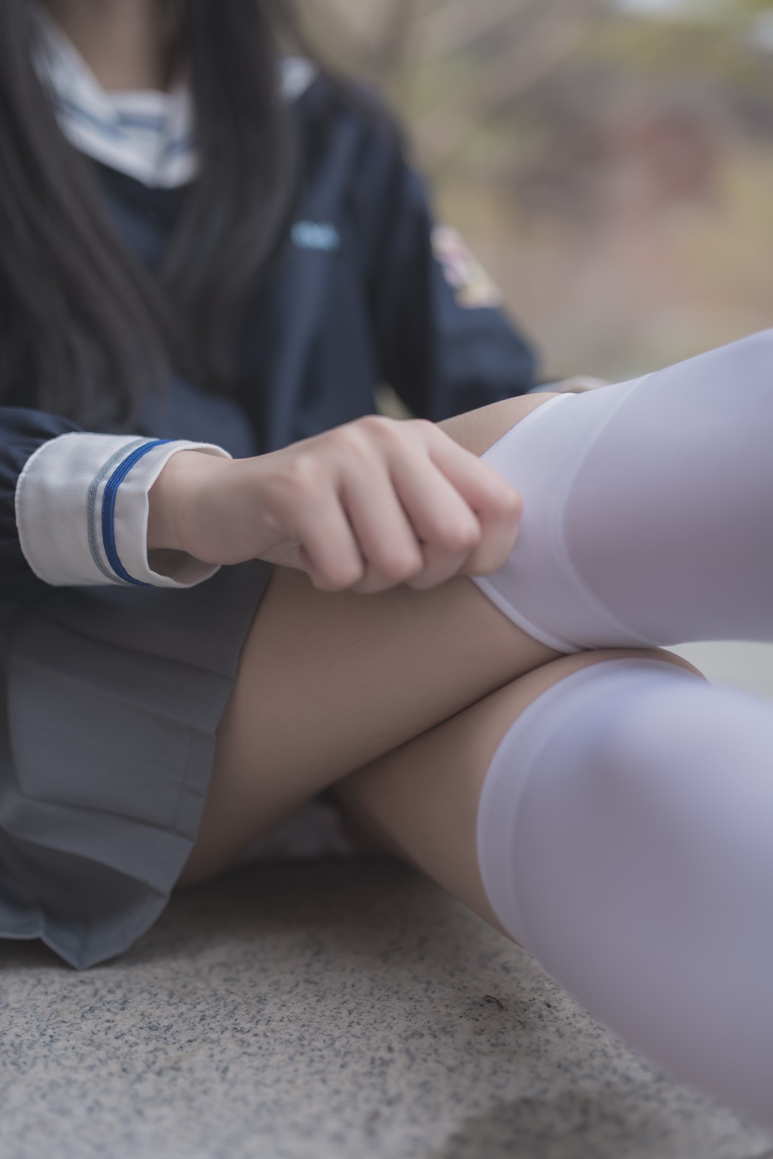 图片[16]-[风之领域] No.021 黑白丝户外私拍 在线浏览 – 速更版-美库