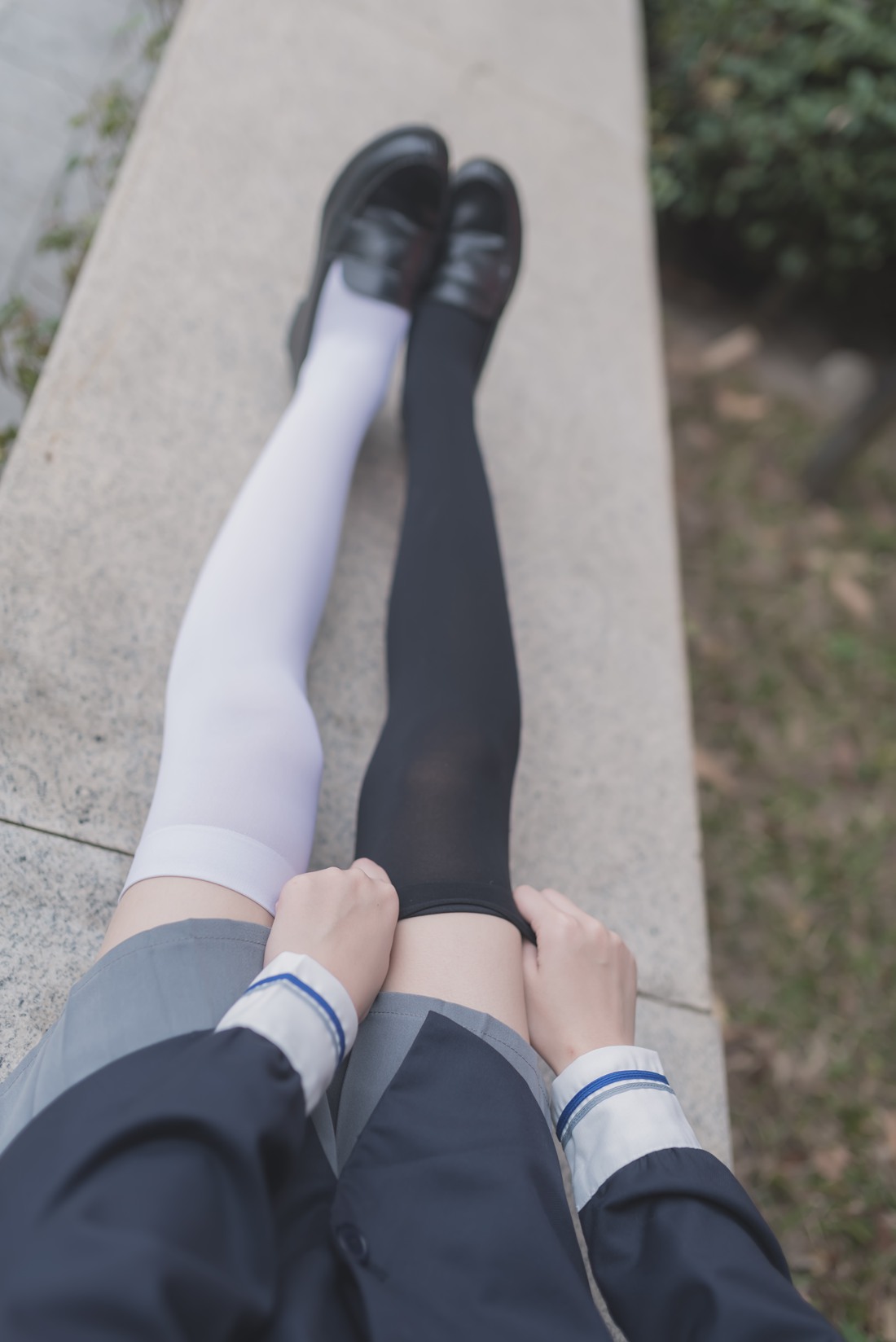 图片[24]-[风之领域] No.021 黑白丝户外私拍 在线浏览 – 速更版-美库