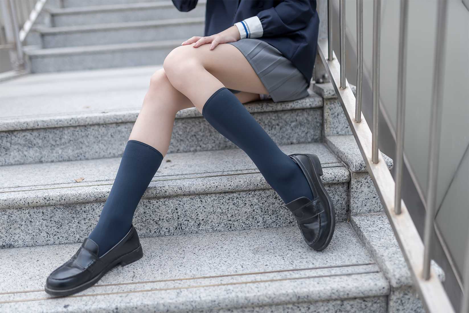 图片[4]-[风之领域] No.022 天桥上的短裙妹子 在线浏览 – 速更版-美库