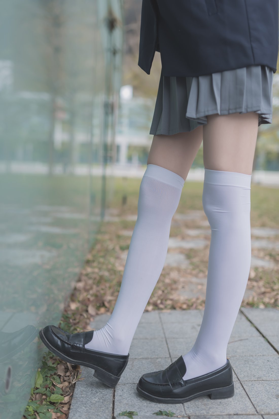 图片[13]-[风之领域] No.021 黑白丝户外私拍 在线浏览 – 速更版-美库