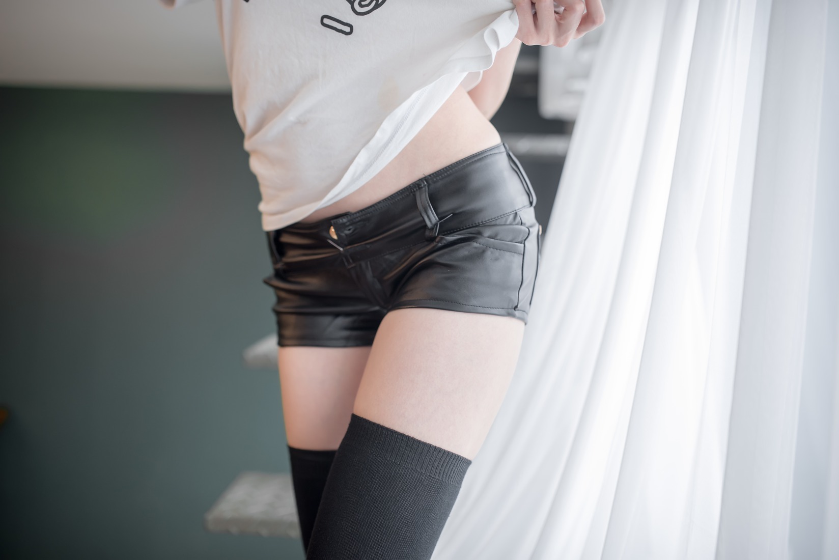 图片[7]-[风之领域] No.037 超短小皮裤 在线浏览 – 速更版-美库