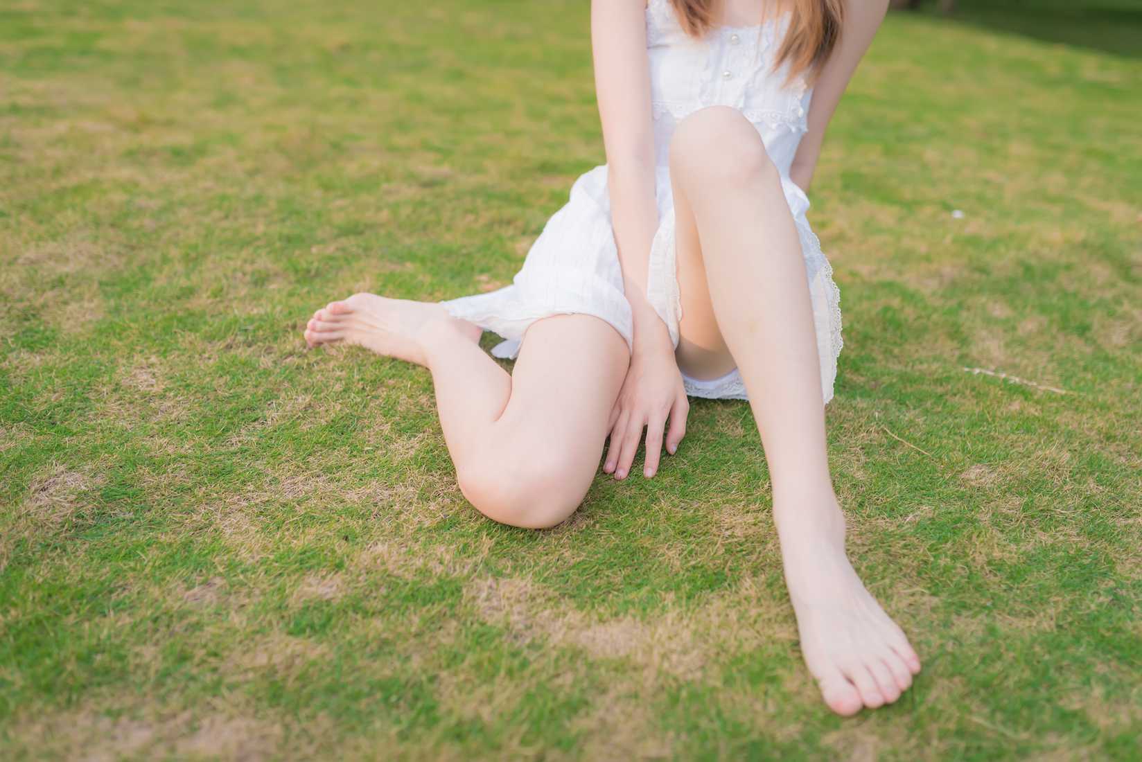 图片[19]-[风之领域] No.056 草坪上青纯的学妹 在线浏览 – 速更版-美库