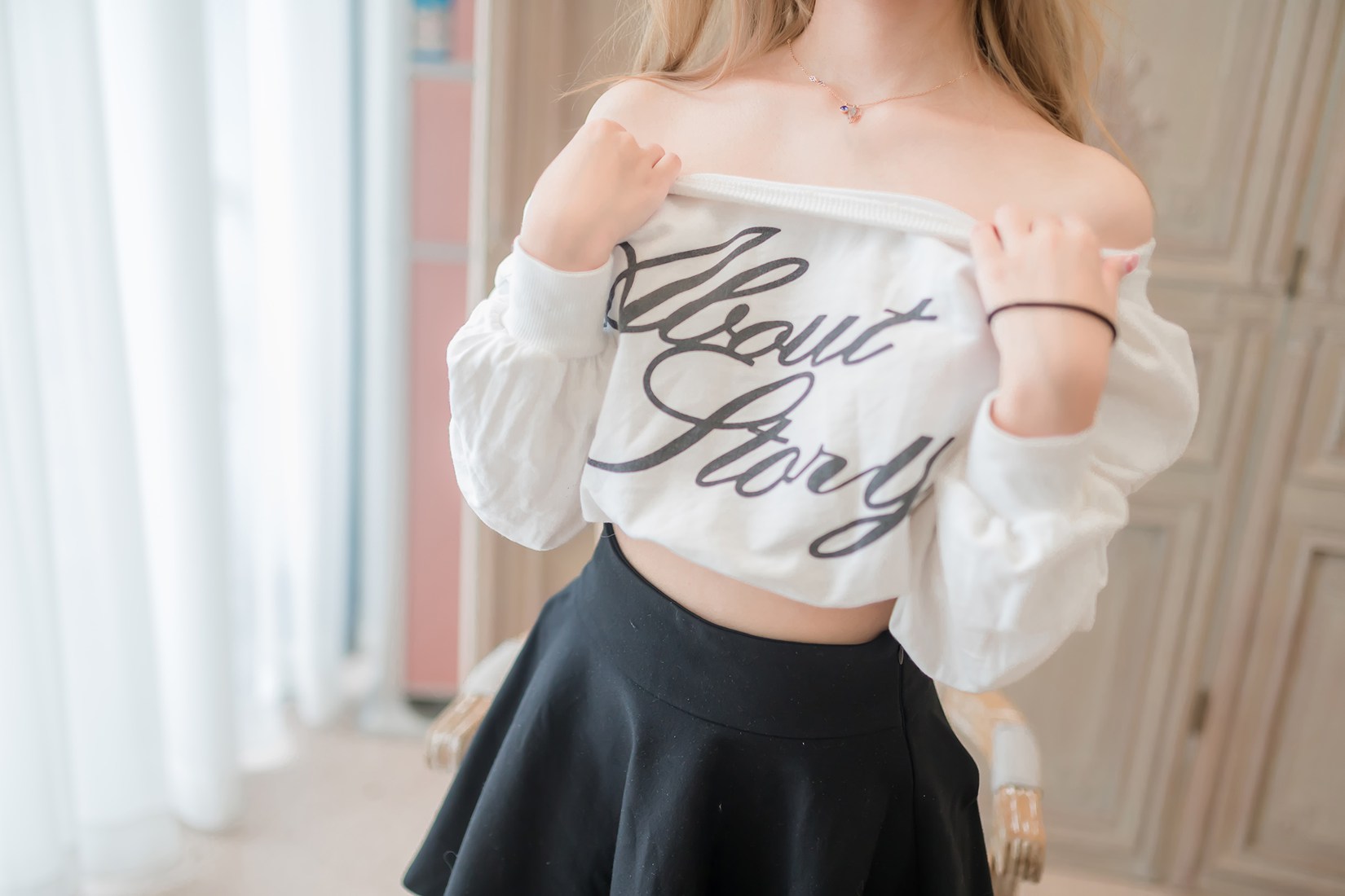 [风之领域] No.147 黑丝美腿露肩小衫 在线浏览 - 雅色汇