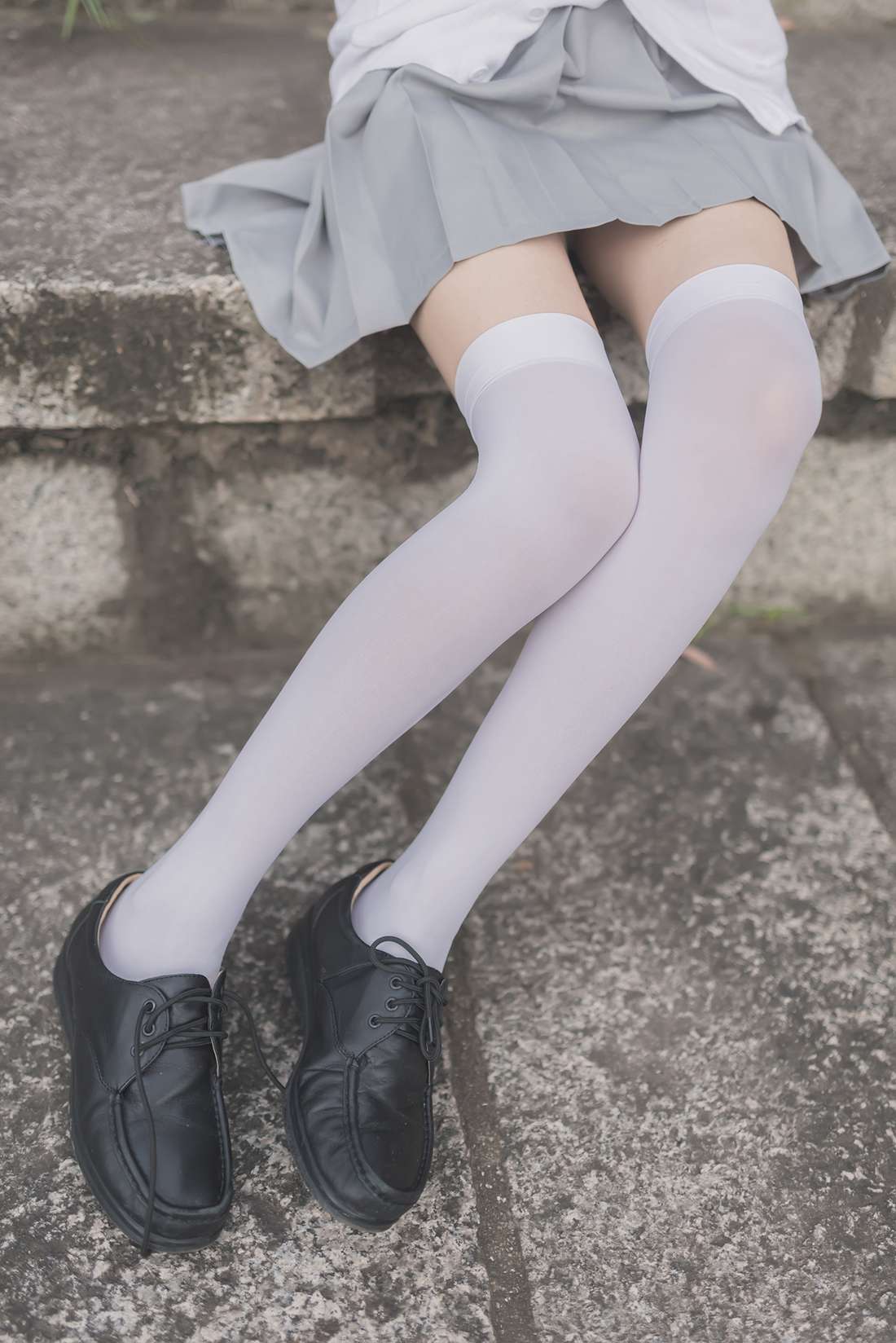 [风之领域] No.190 踏青的白丝美少女 在线浏览 – 雅色汇