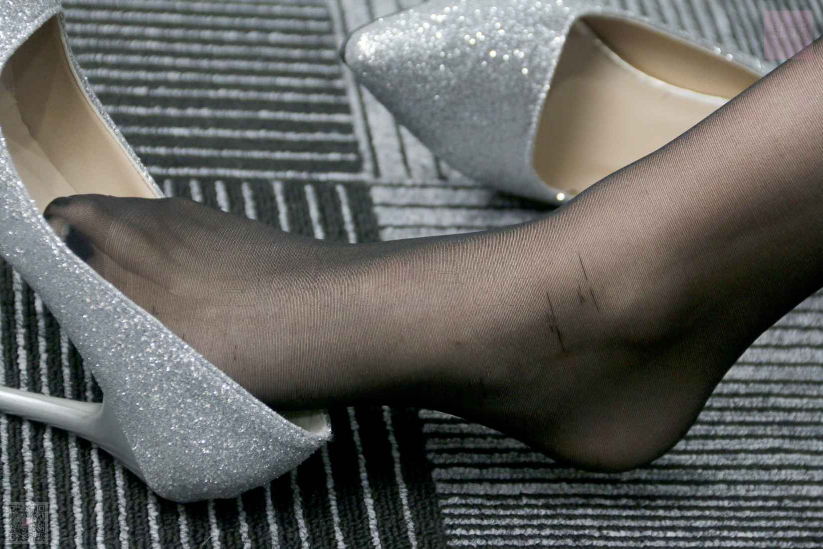 图片[76]-[SiHua思话] SH025 kiki 涂指甲油的红裙少女 在线浏览 – 速更版-美库