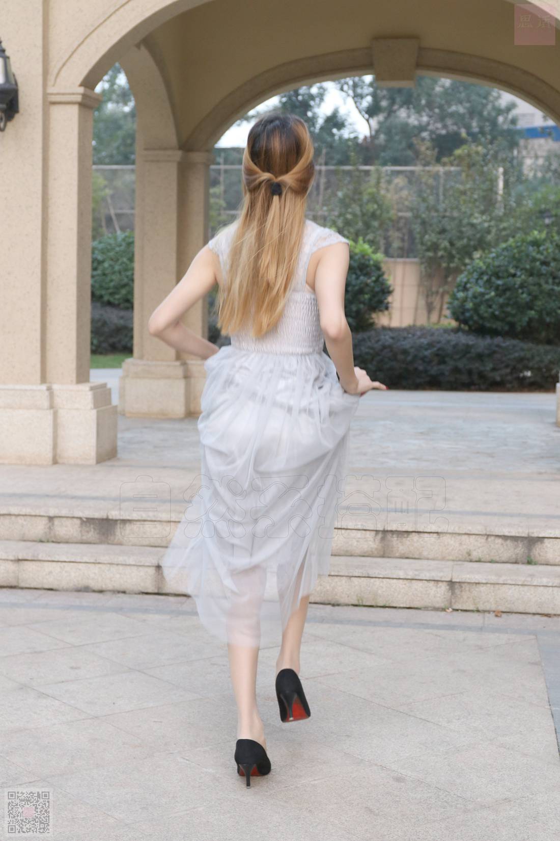 图片[19]-[SiHua思话] SH034 花园里迷路的小伴娘 小俏 在线浏览 – 速更版-美库