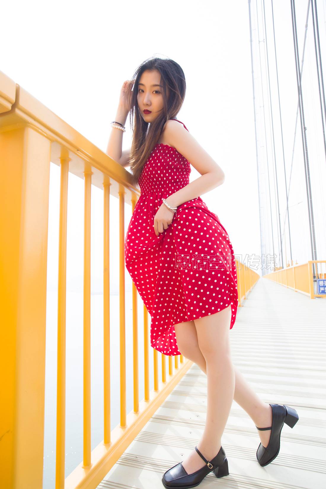 图片[20]-[SiHua思话] SH125 露露 长江大桥神秘红裙 在线浏览 – 速更版-美库