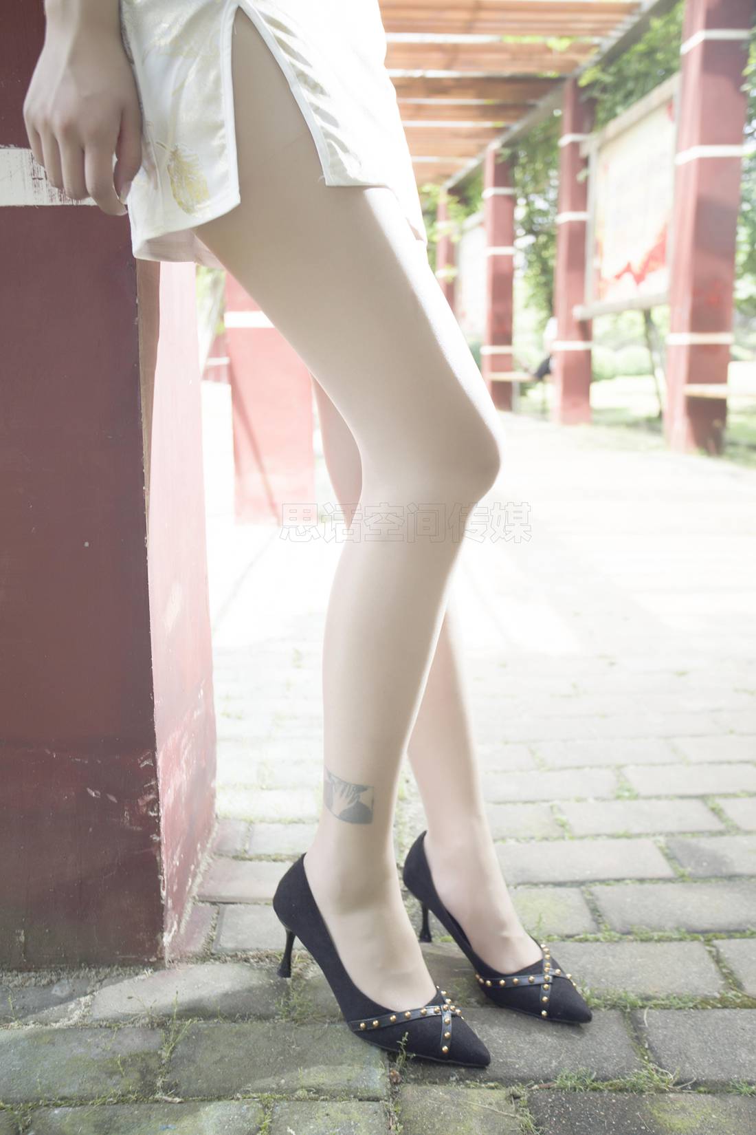 图片[10]-[SiHua思话] SH138 橘子 长腿旗袍美女露美足 在线浏览 – 速更版-美库
