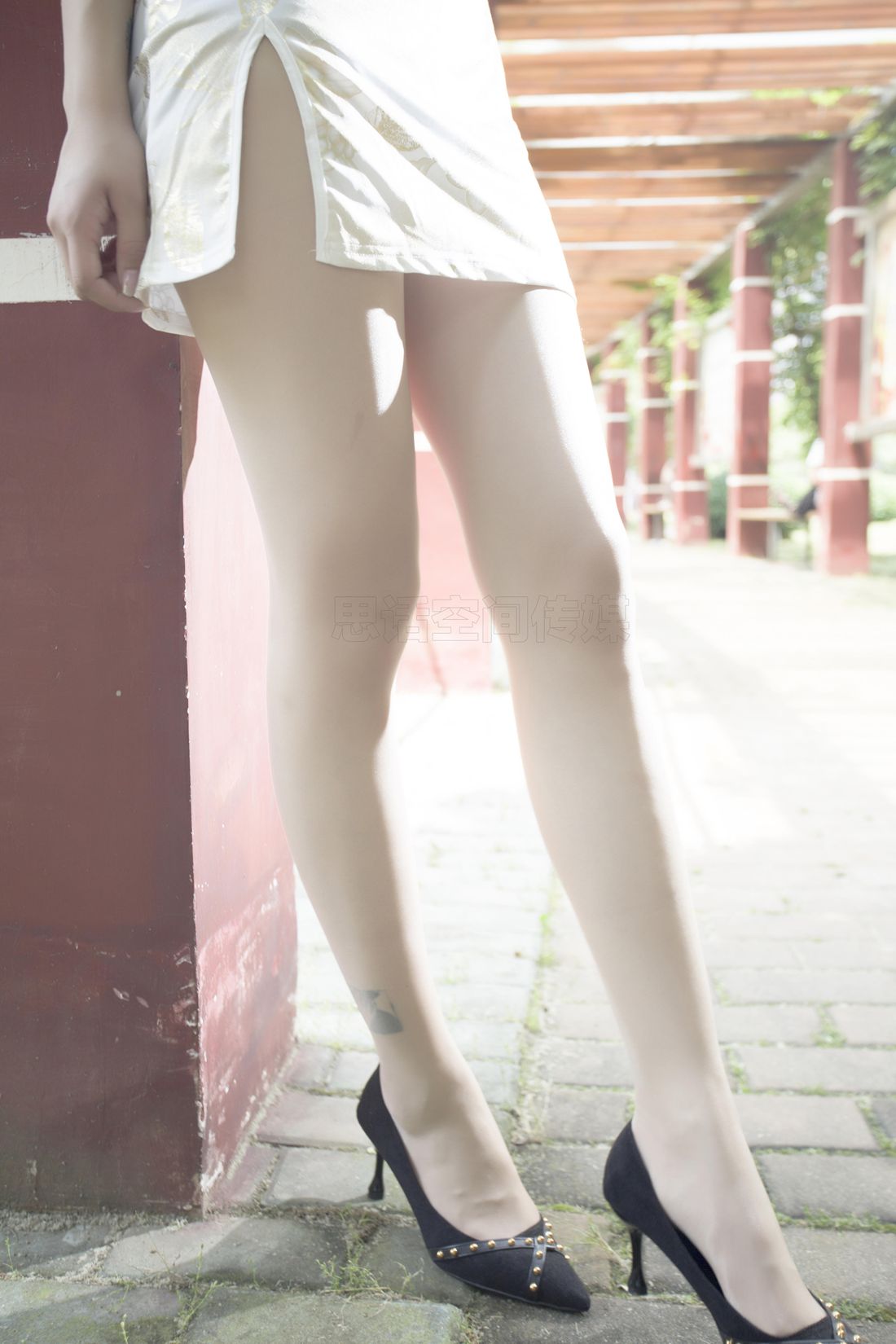 图片[9]-[SiHua思话] SH138 橘子 长腿旗袍美女露美足 在线浏览 – 速更版-美库