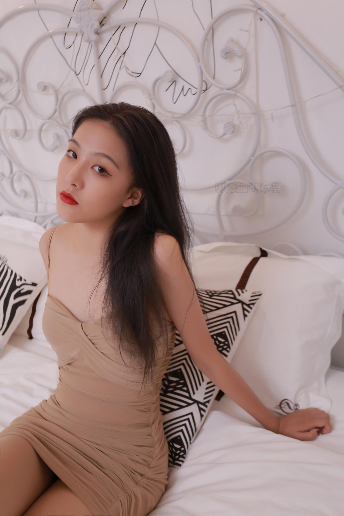 图片[13]-[SiHua思话] 142 聂小倩 晚宴前的肉色丝袜 在线浏览 – 速更版-美库