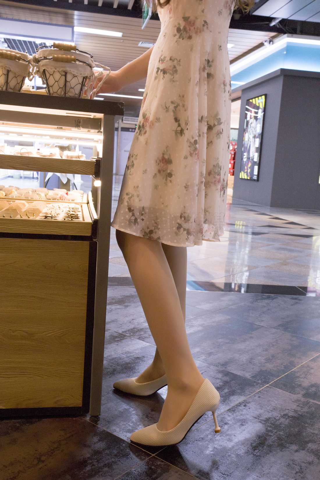 图片[31]-[SiHua思话] SH143 小丫 逛商场累了歇歇脚 在线浏览 – 速更版-美库