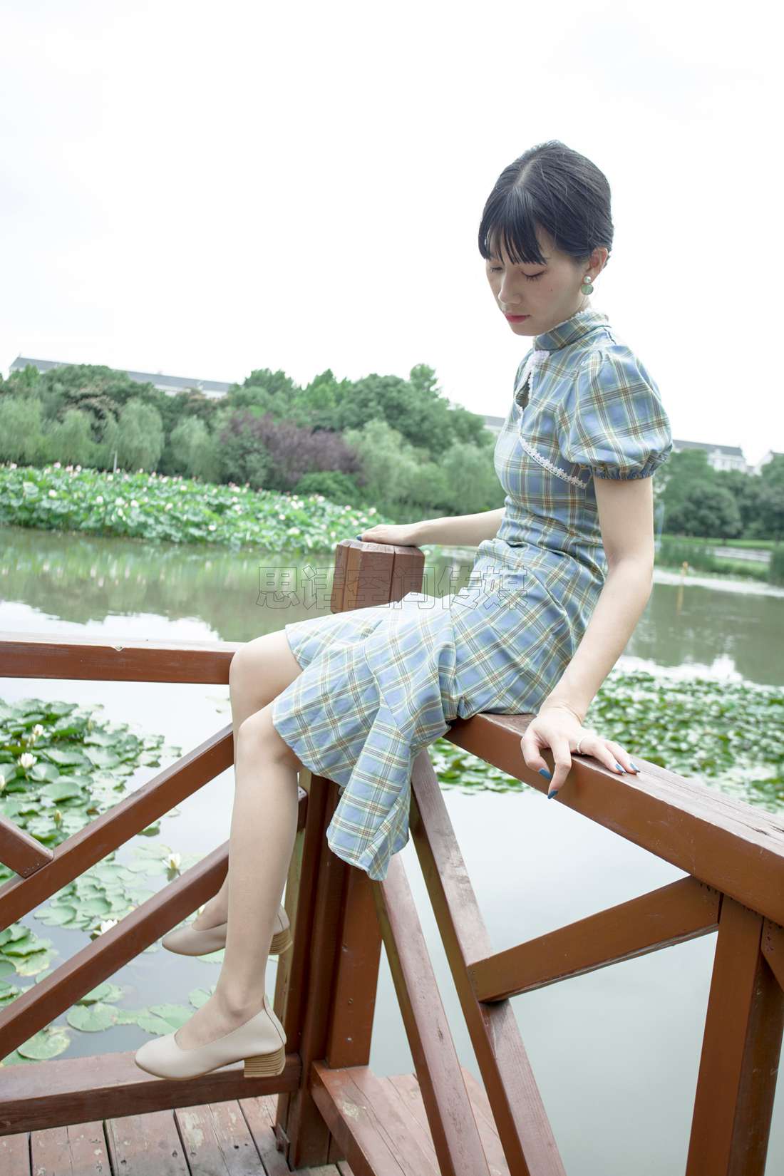 图片[11]-[SiHua思话] SH173 诗诗 旗袍肉丝女孩逛公园 在线浏览 – 速更版-美库