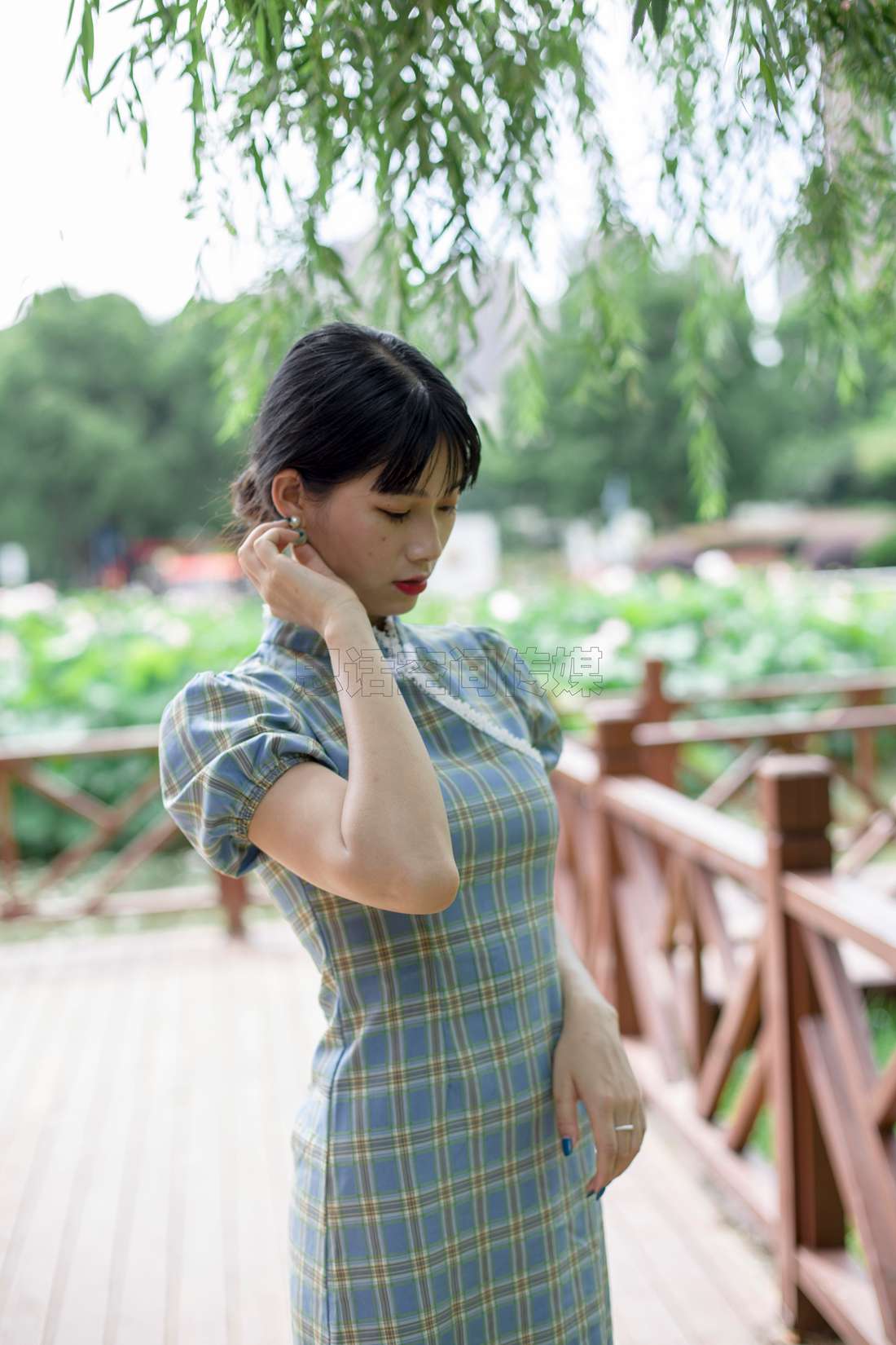 图片[41]-[SiHua思话] SH173 诗诗 旗袍肉丝女孩逛公园 在线浏览 – 速更版-美库