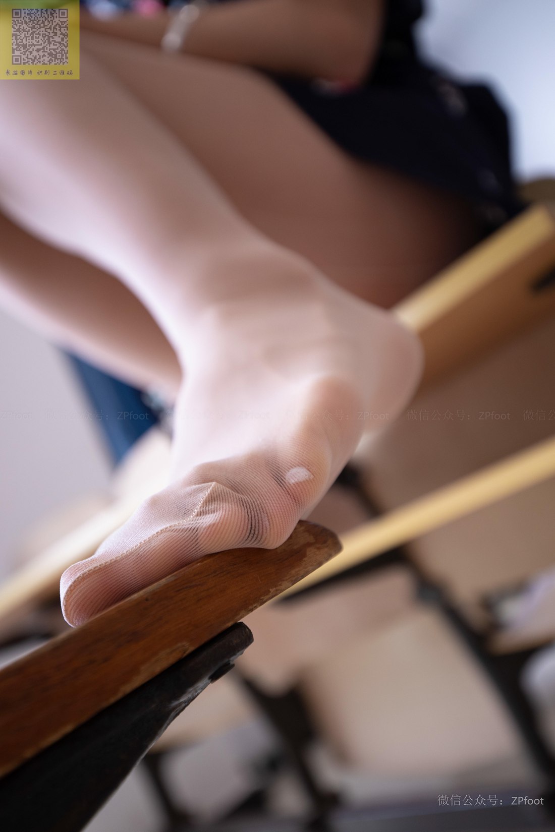 图片[34]-[山茶摄影] No.087 小雪教室碎花裙 在线浏览 – 速更版-美库