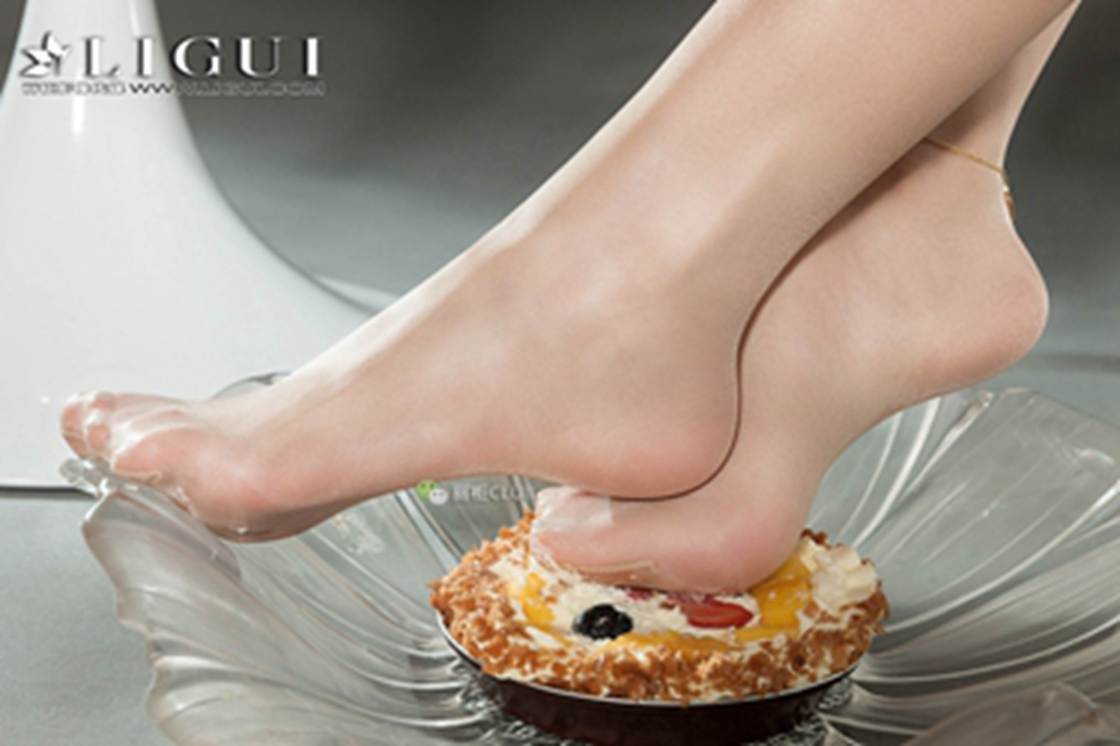 [Ligui丽柜] 2018.09.07 网络丽人 Model 筱筱 在线浏览 – 雅色汇