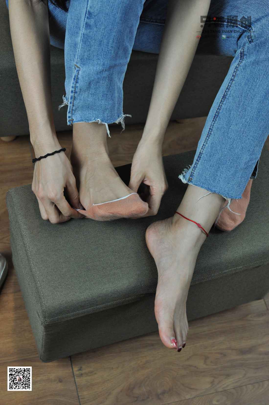 图片[5]-[只糖棉袜] NO.013 文文- 脚踝上的红绳是我对你的思念 在线浏览 – 速更版-美库