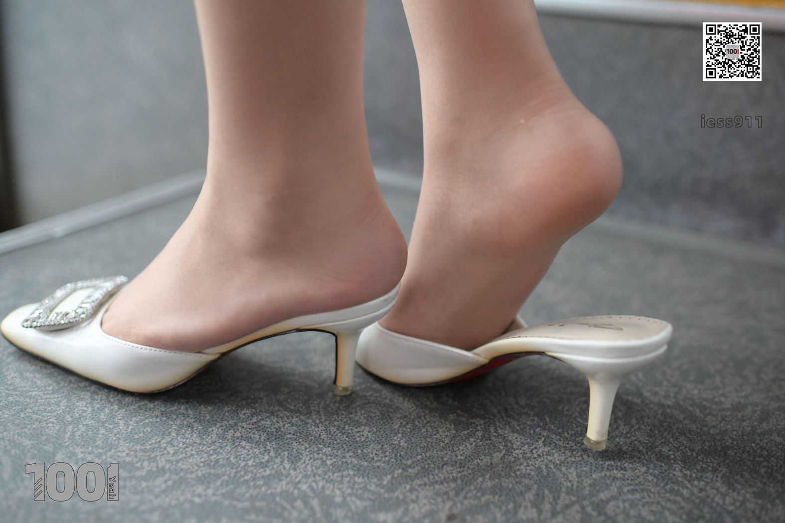 图片[22]-[IESS异思趣向] 一千零一夜 NO.003《等公交2》在线浏览 – 速更版-美库