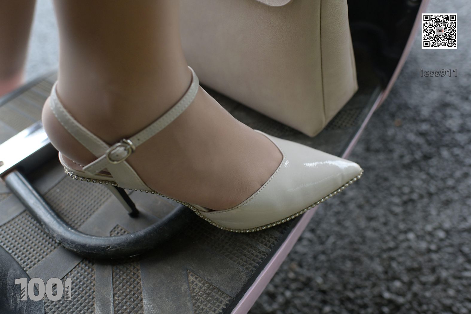 图片[12]-[IESS异思趣向] 一千零一夜 NO.008《骑电瓶车2》在线浏览 – 速更版-美库