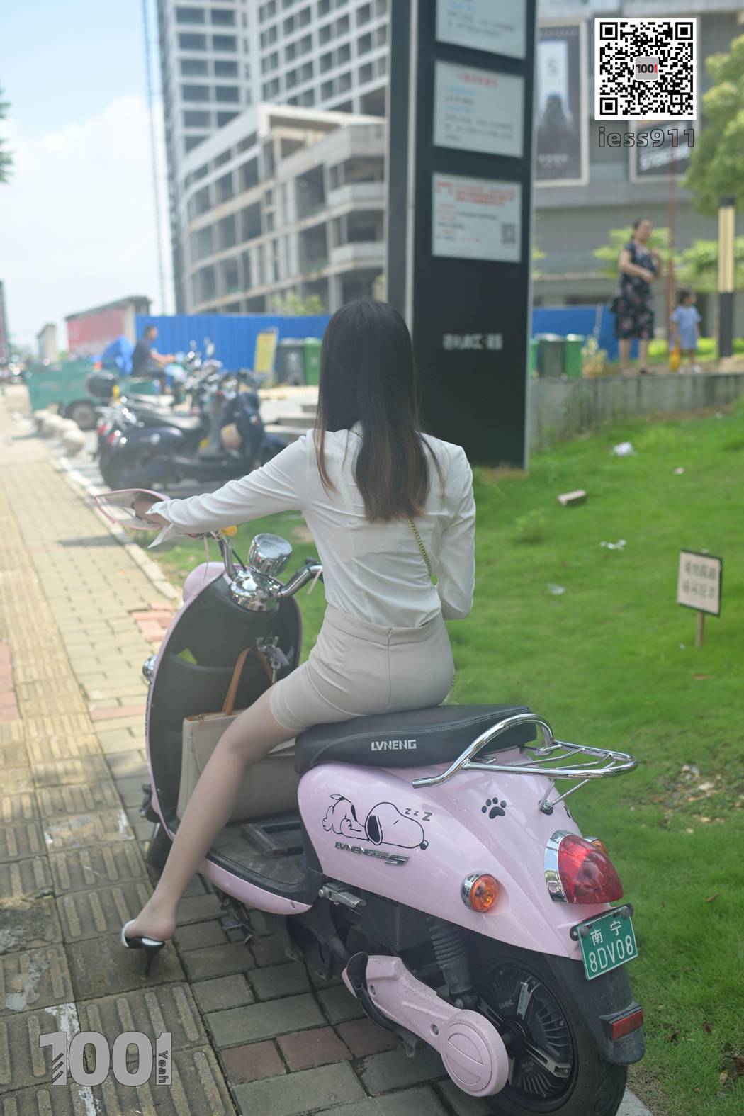 图片[14]-[IESS异思趣向] 一千零一夜 NO.007《骑电瓶车1》在线浏览 – 速更版-美库