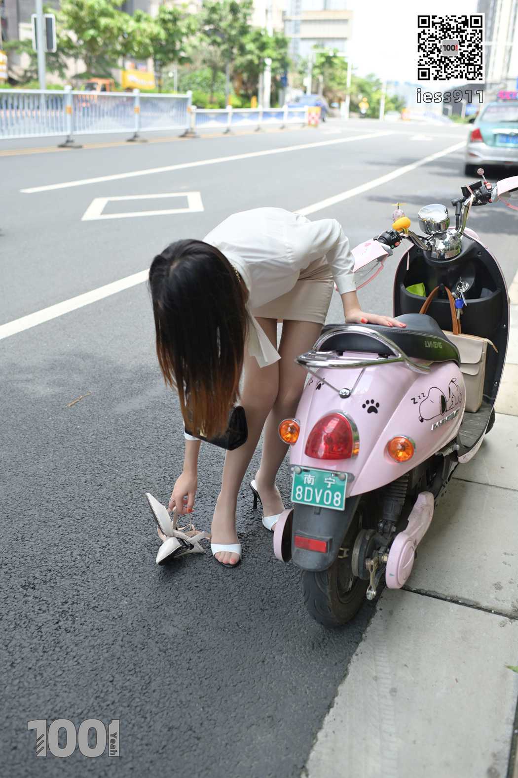 图片[24]-[IESS异思趣向] 一千零一夜 NO.007《骑电瓶车1》在线浏览 – 速更版-美库