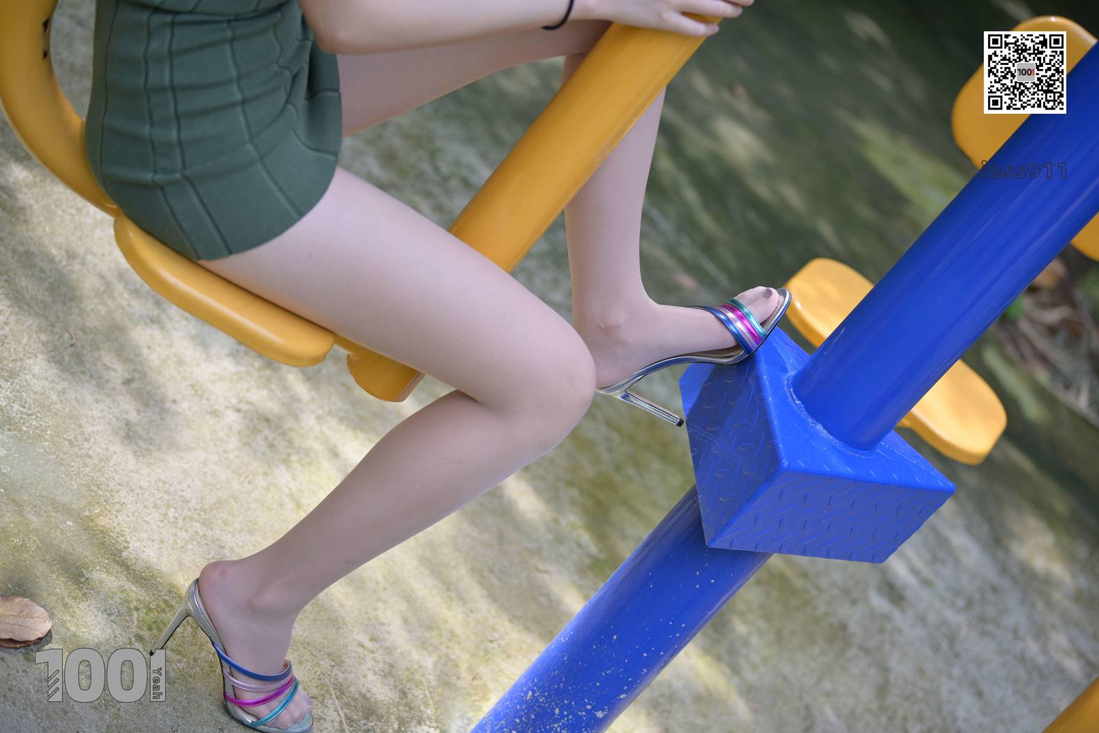 图片[4]-[IESS异思趣向] 一千零一夜 NO.019 腿腿《半日闲，逛公园1》在线浏览 – 速更版-美库