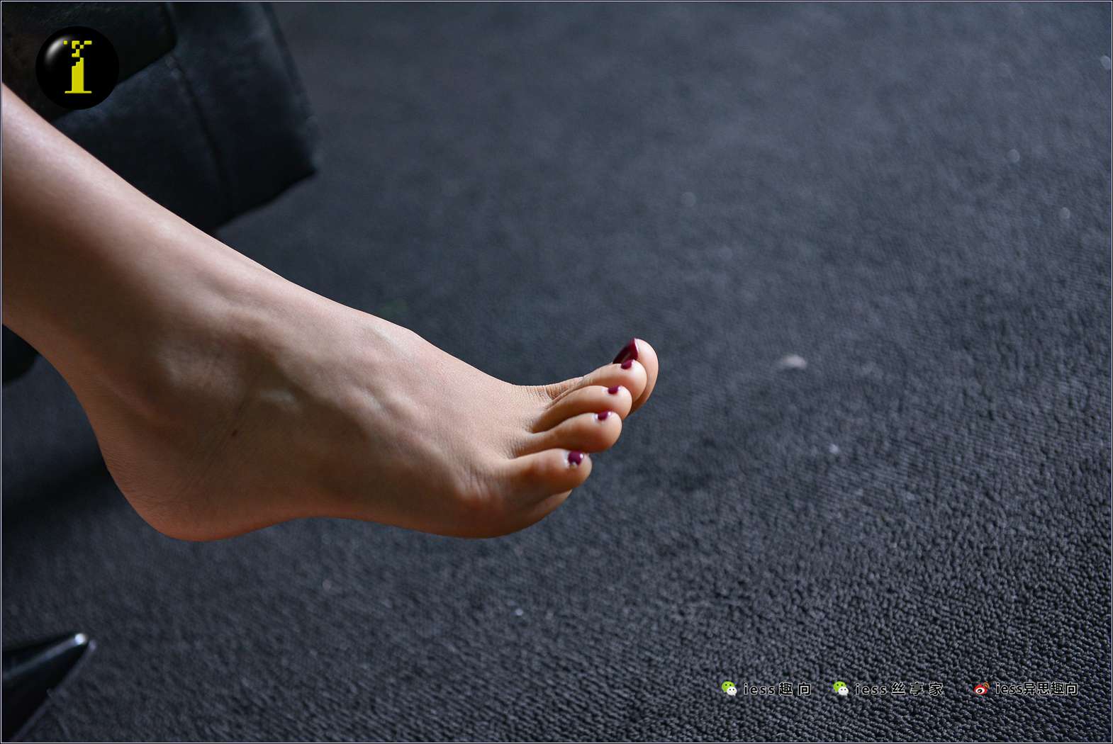 图片[19]-[IESS异思趣向] 普惠集 071 大模 -极致34码的小脚秀 在线浏览 – 速更版-美库