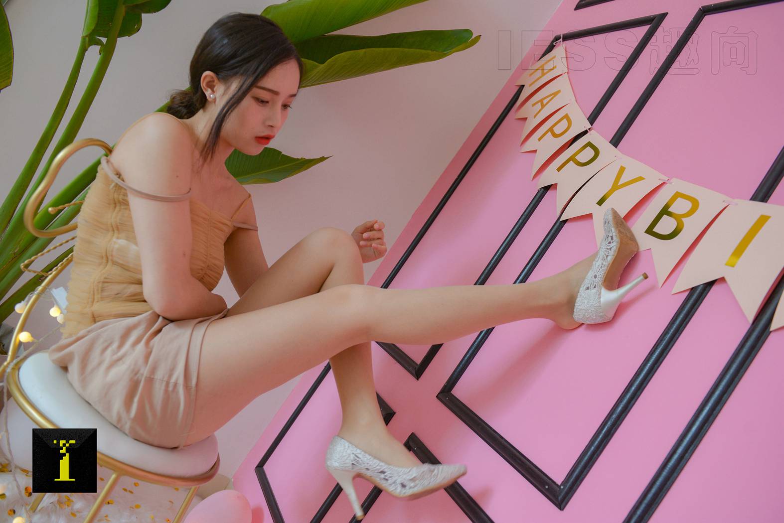 图片[32]-[IESS异思趣向] 普惠集 142-小羽的肉丝 2 在线浏览 – 速更版-美库