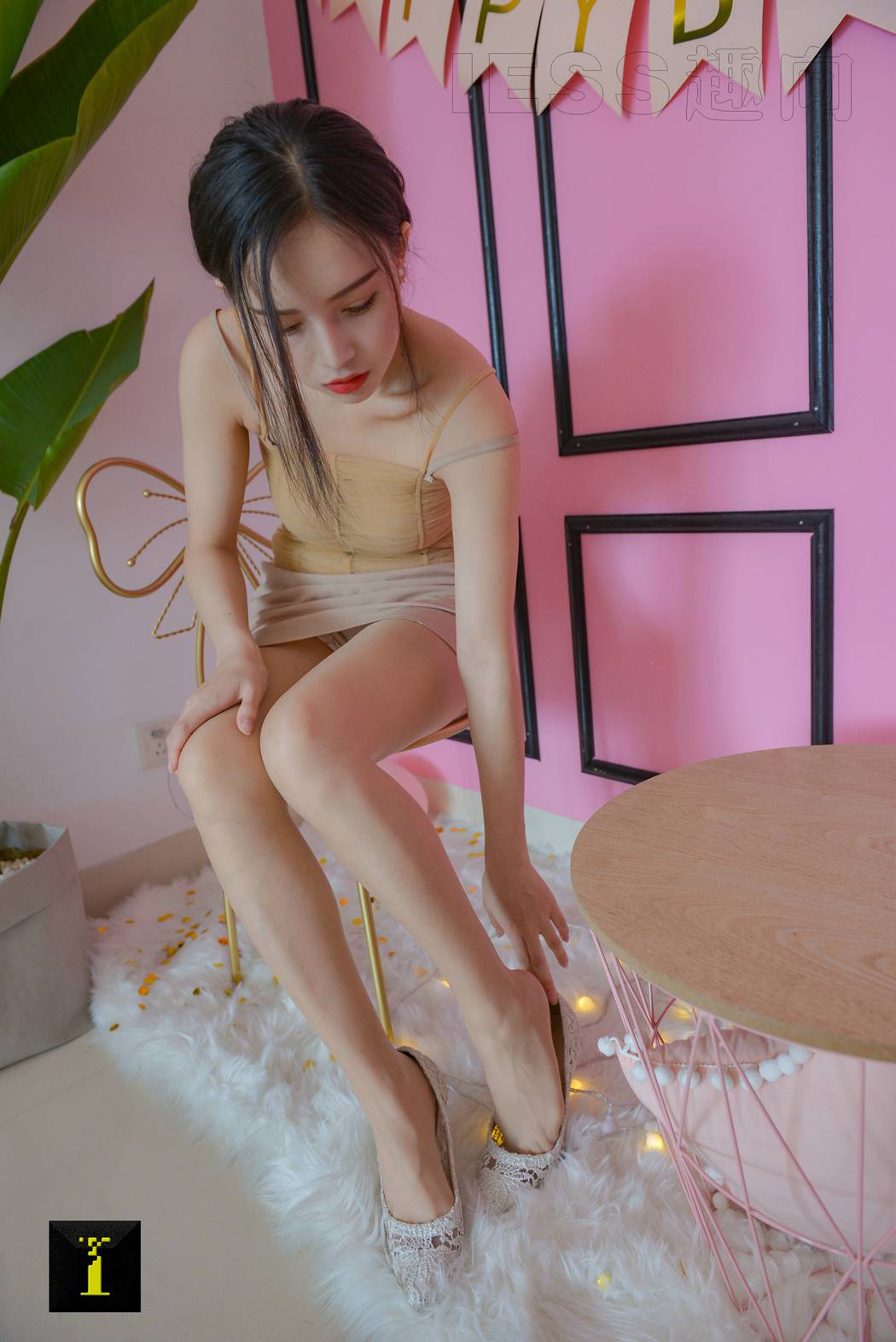 图片[84]-[IESS异思趣向] 普惠集 142-小羽的肉丝 2 在线浏览 – 速更版-美库