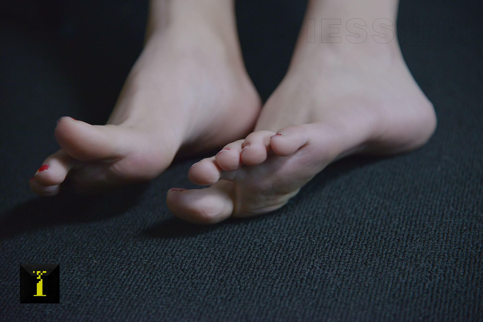 图片[33]-[IESS异思趣向] 普惠集 156-若琪的裸腿 在线浏览 – 速更版-美库