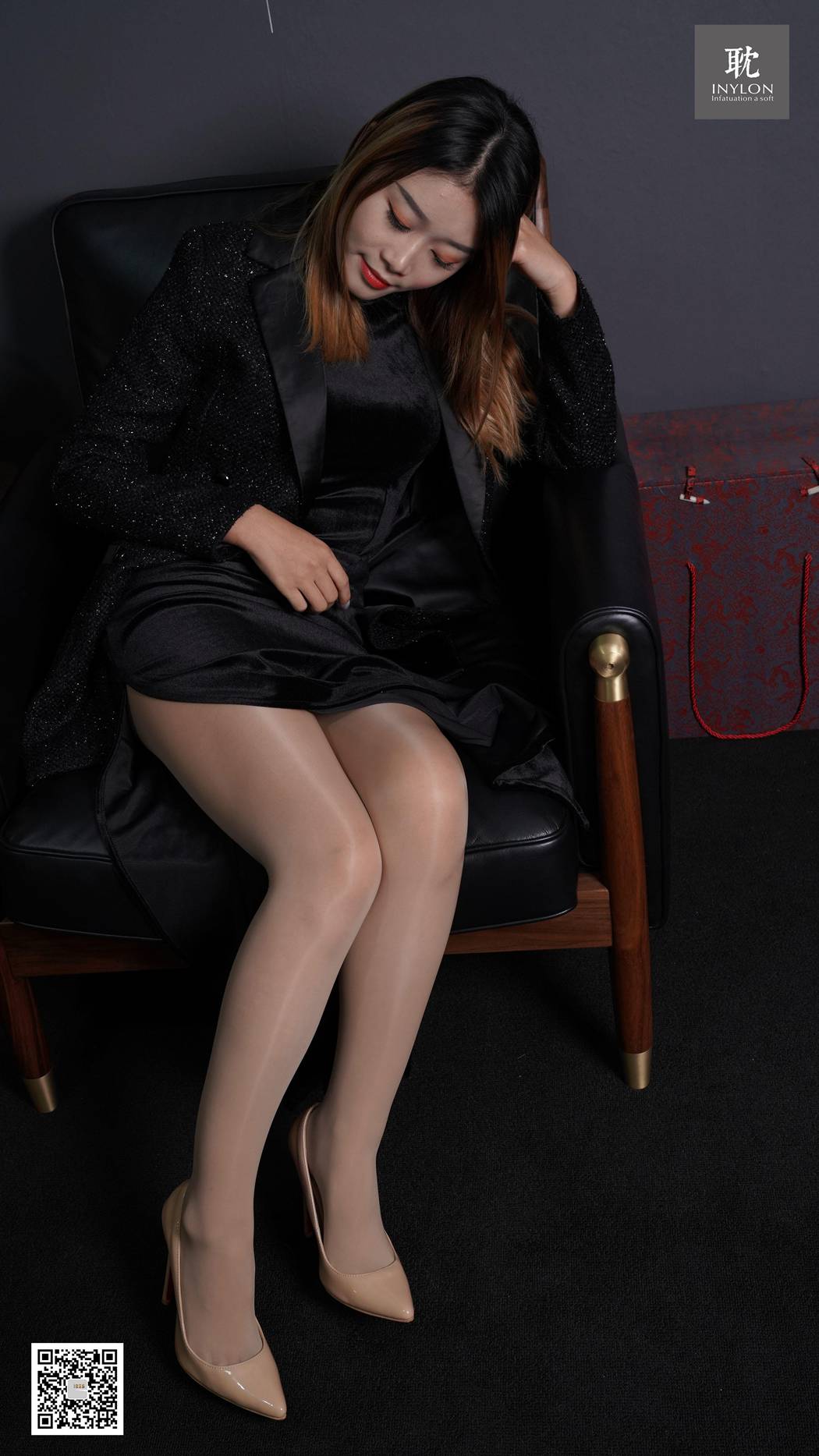 图片[46]-[IESS异思趣向] 普惠集186 – 小鲭 顺滑的旗袍和亮丝马油袜 在线浏览 – 速更版-美库