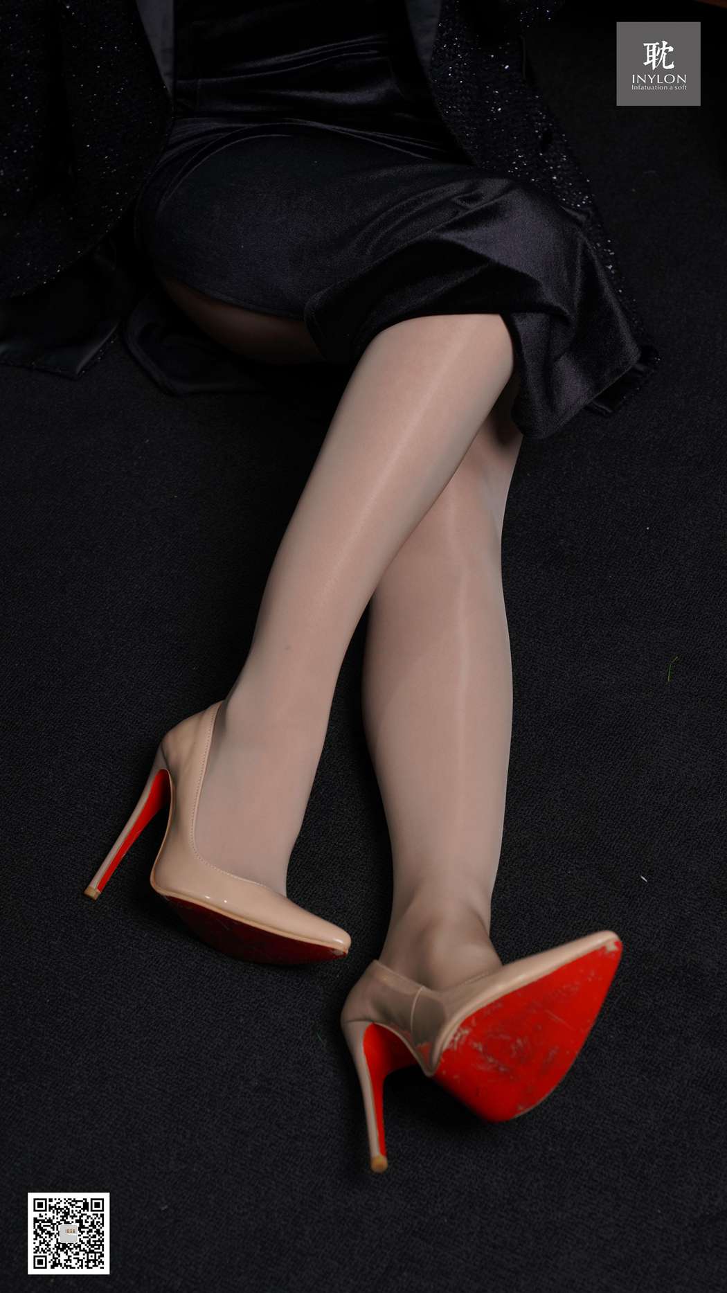 图片[92]-[IESS异思趣向] 普惠集186 – 小鲭 顺滑的旗袍和亮丝马油袜 在线浏览 – 速更版-美库