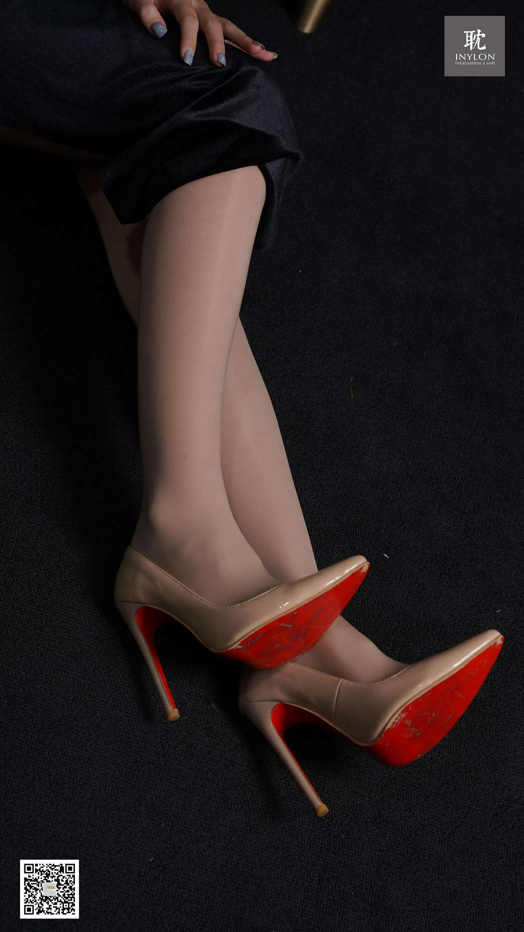 图片[68]-[IESS异思趣向] 普惠集186 – 小鲭 顺滑的旗袍和亮丝马油袜 在线浏览 – 速更版-美库