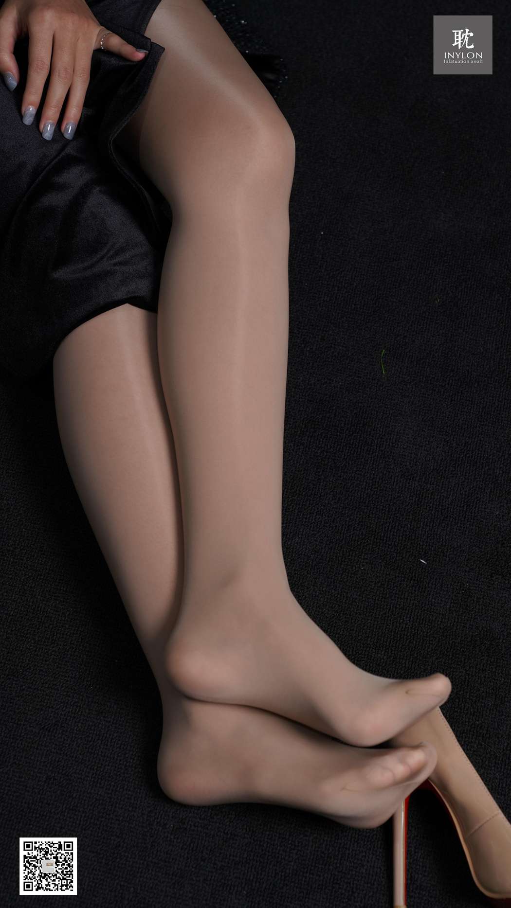 图片[89]-[IESS异思趣向] 普惠集186 – 小鲭 顺滑的旗袍和亮丝马油袜 在线浏览 – 速更版-美库