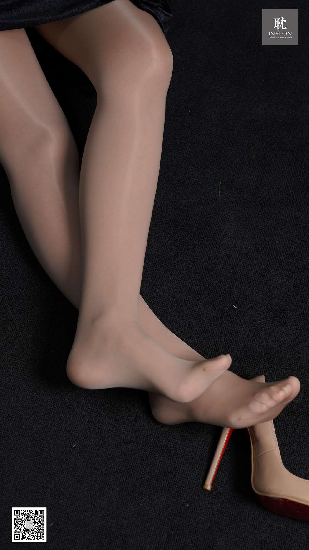 图片[41]-[IESS异思趣向] 普惠集186 – 小鲭 顺滑的旗袍和亮丝马油袜 在线浏览 – 速更版-美库