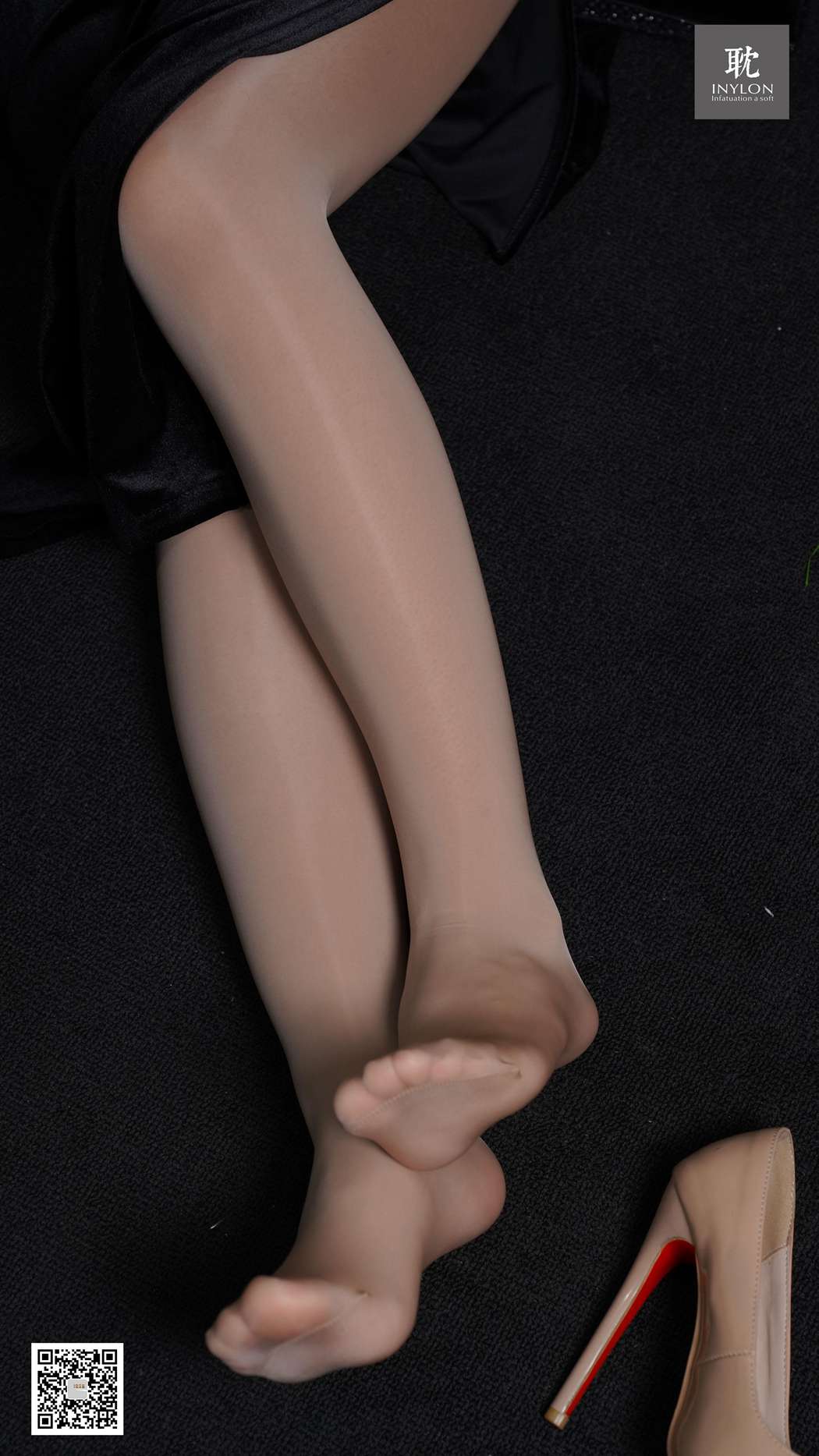 图片[98]-[IESS异思趣向] 普惠集186 – 小鲭 顺滑的旗袍和亮丝马油袜 在线浏览 – 速更版-美库